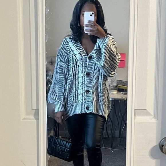 Oversized Grey Cable Knit Cardigan Long Sleeves Hip Length Buttoned - Picture 14 of 16